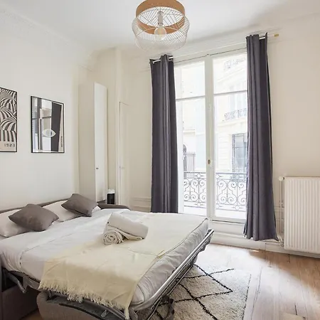 Tour Eiffel By Prestige Apartment